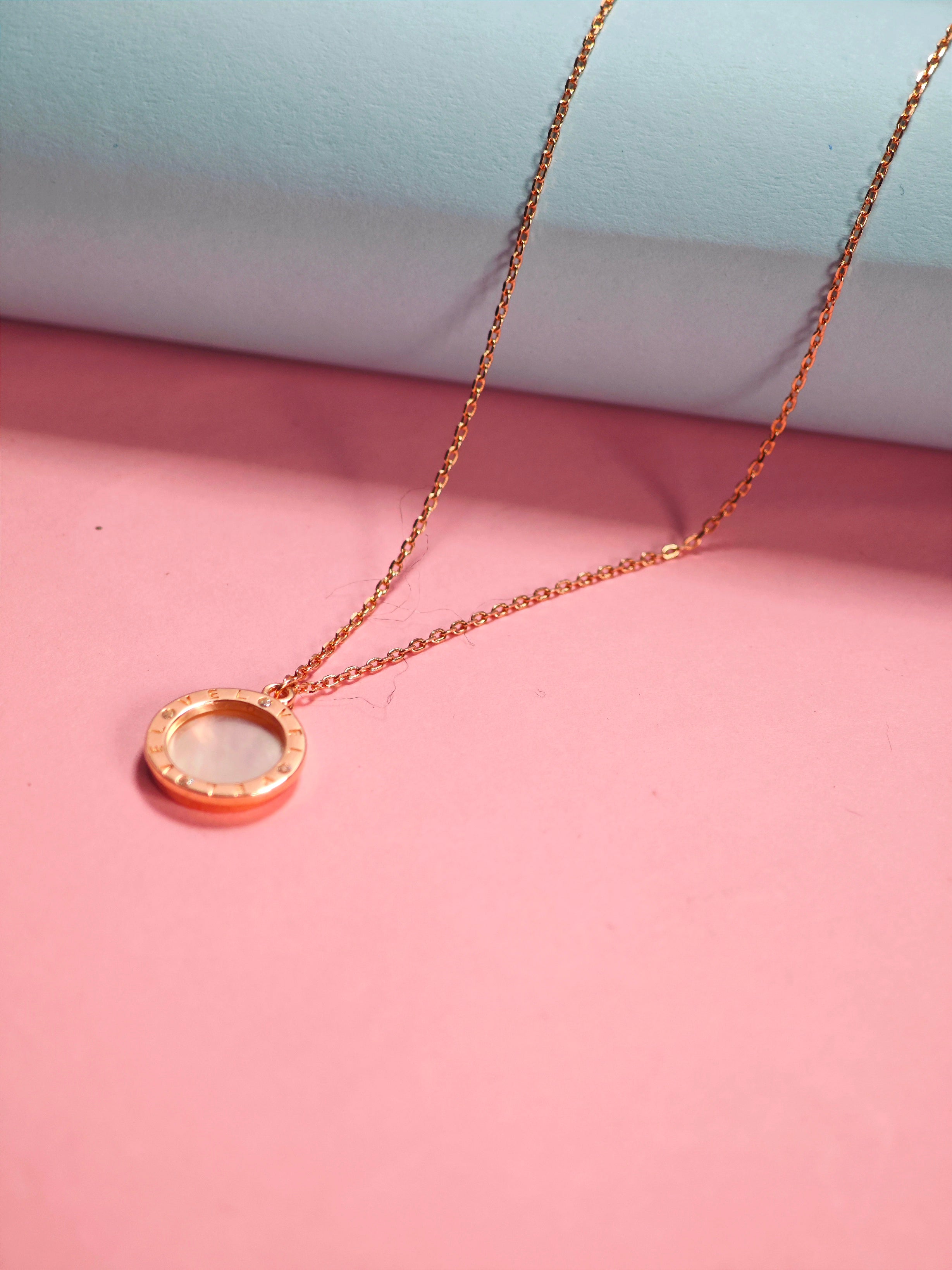 Necklace pendant pearl love