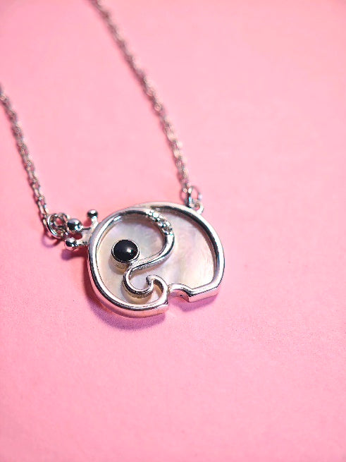 Necklace pendant elephant