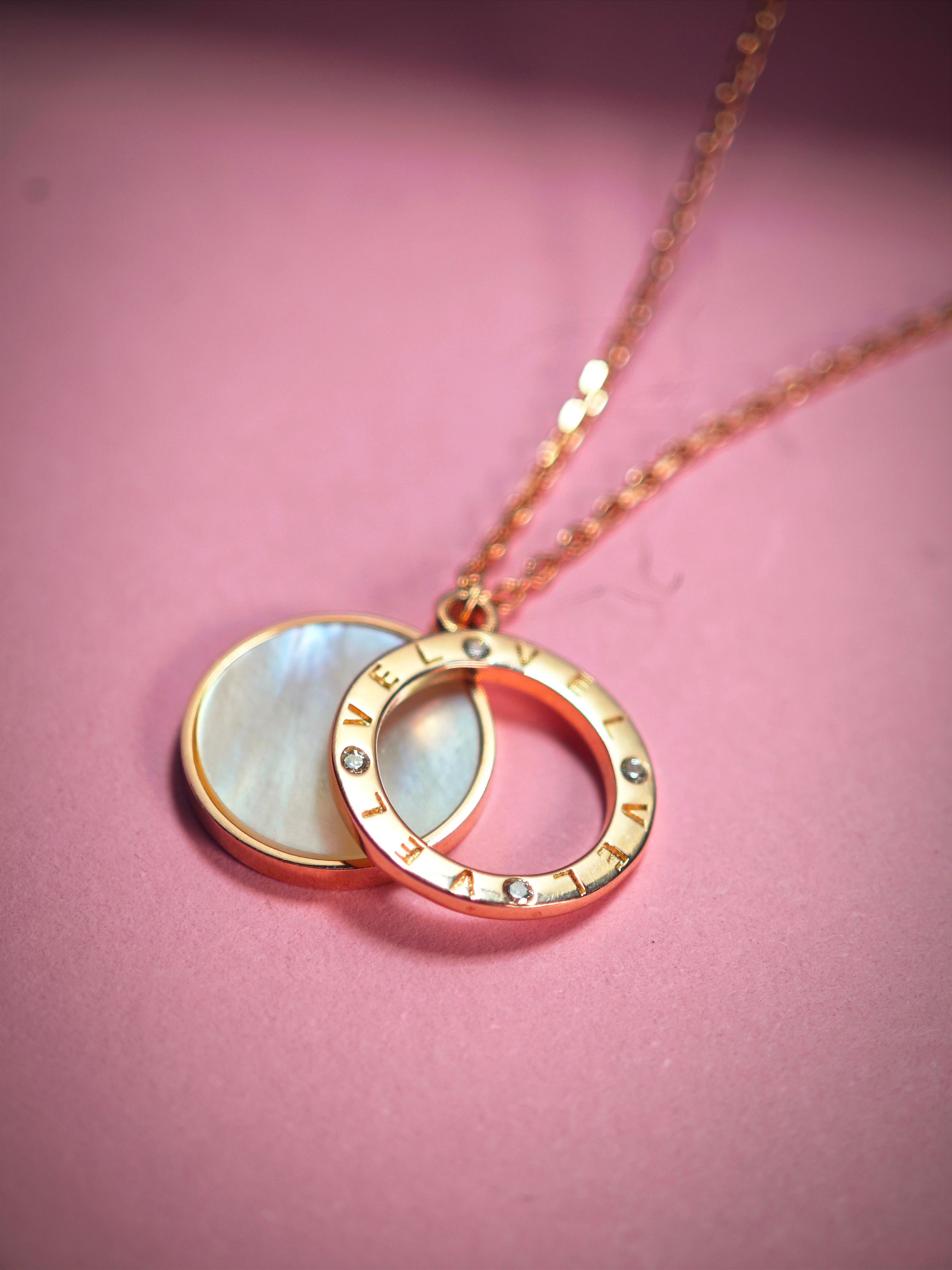 Necklace pendant pearl love