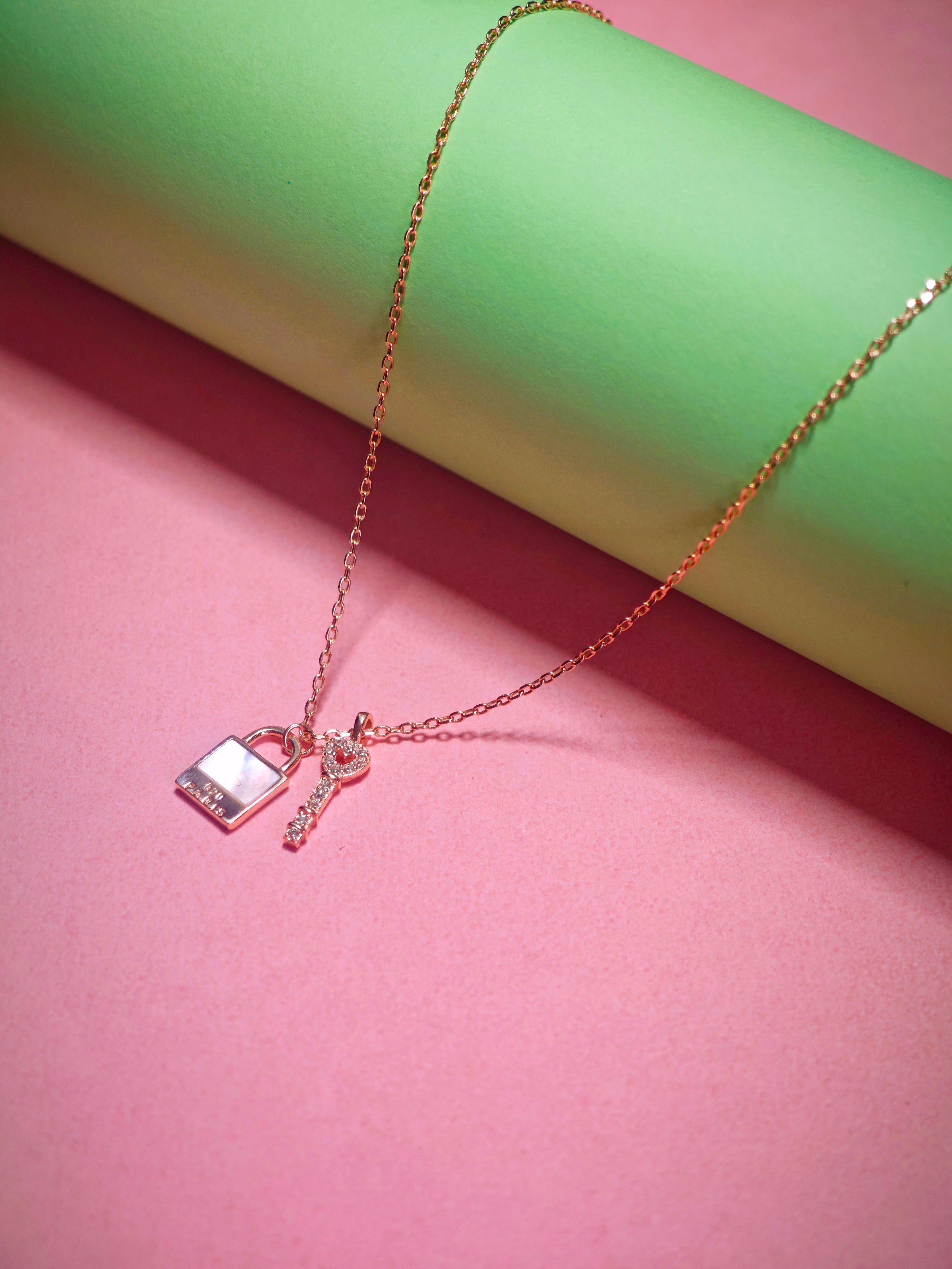 Necklace pendant rose gold