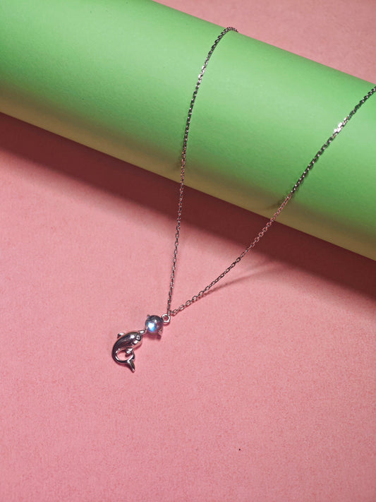 Necklace pendant dolphin