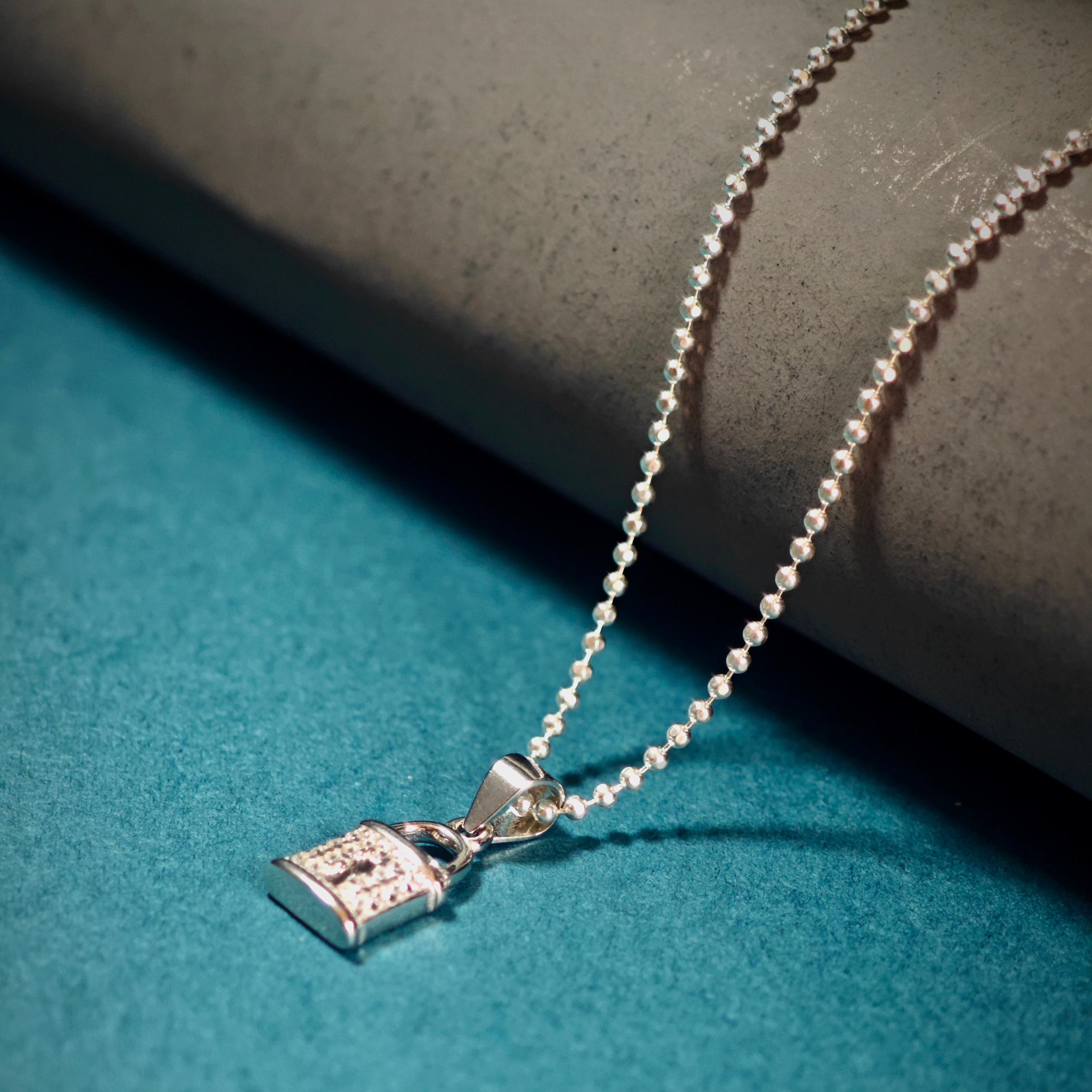 Necklace pendant lock