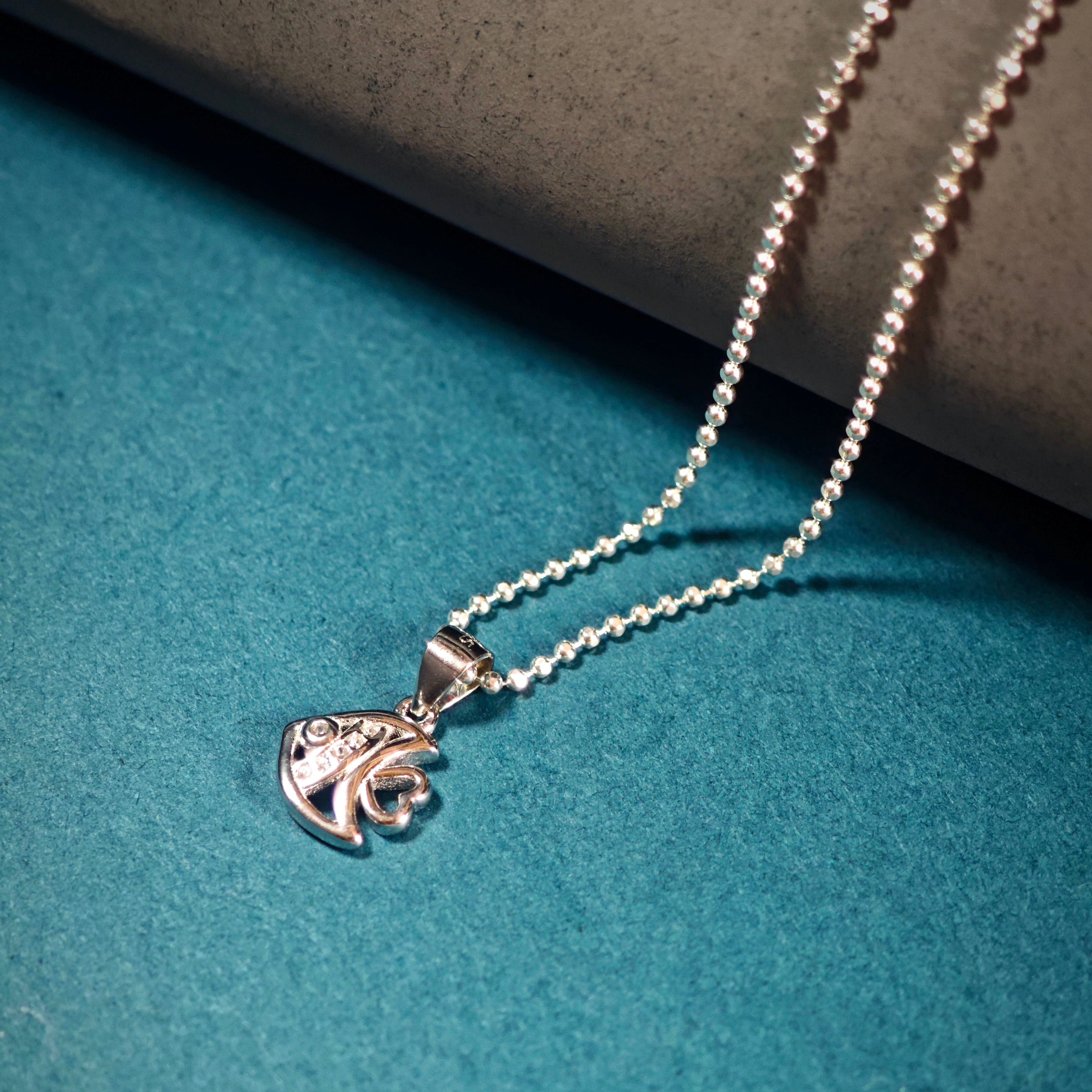 Necklace pendant fish