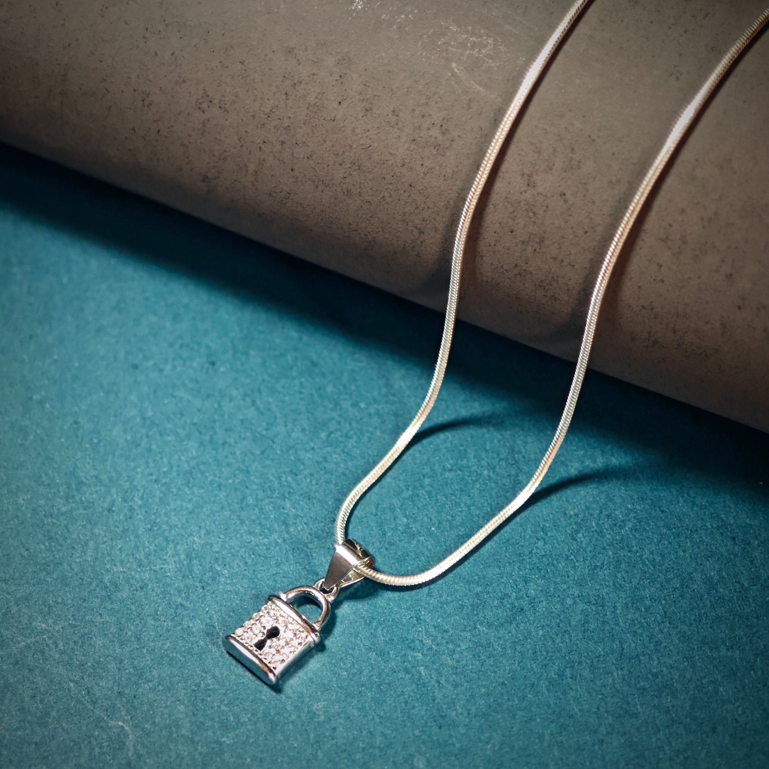 Necklace pendant lock2