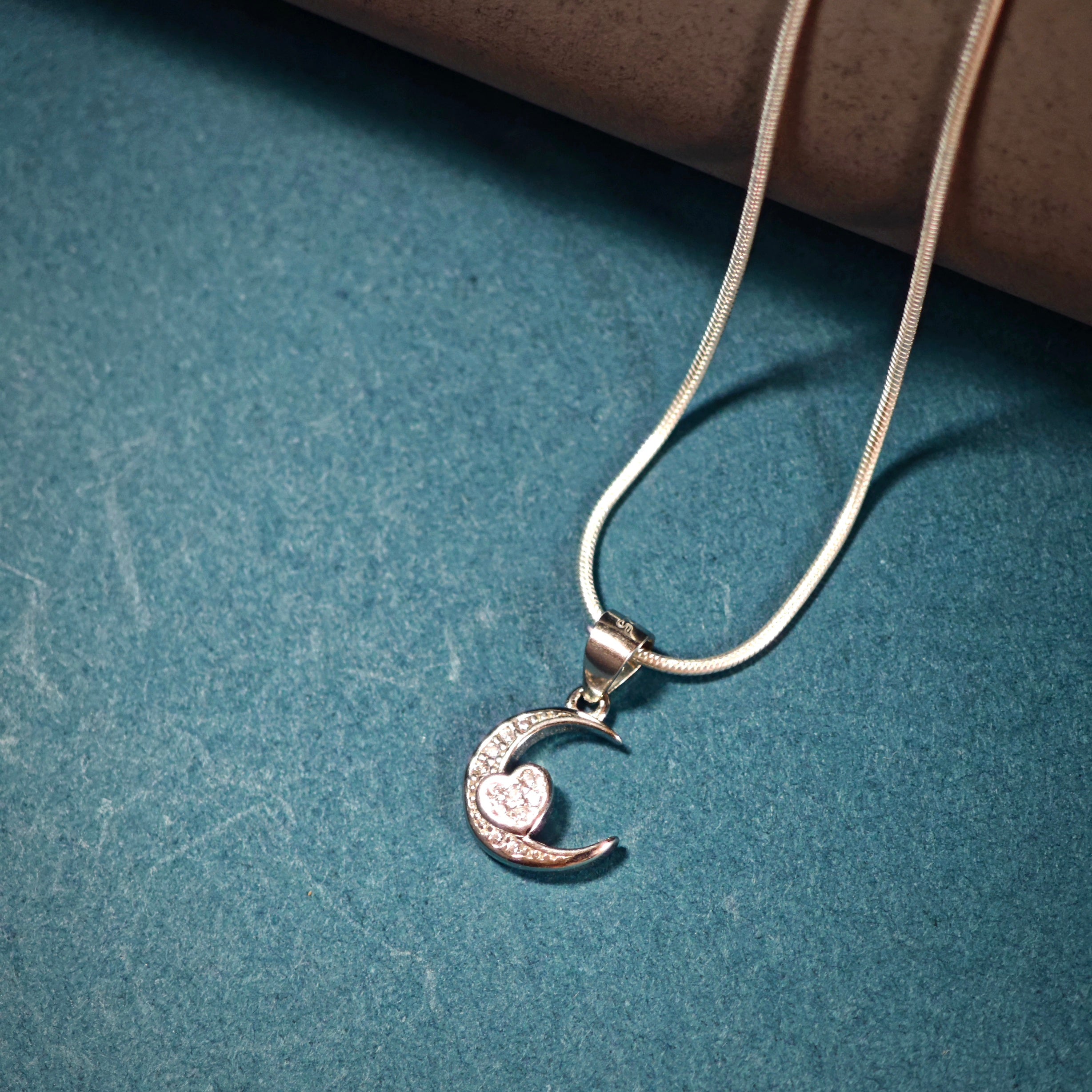 Necklace pendant moon v2