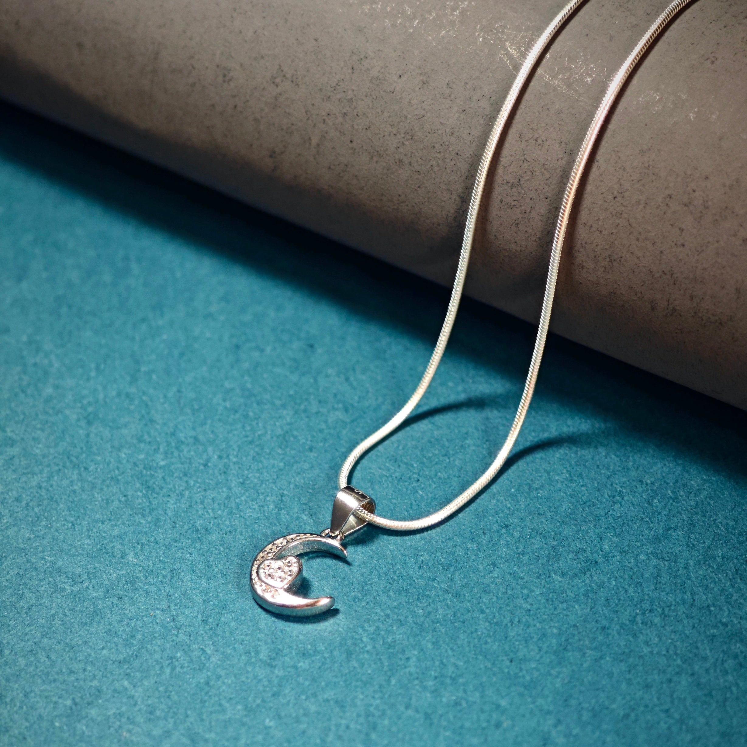 Necklace pendant moon v2