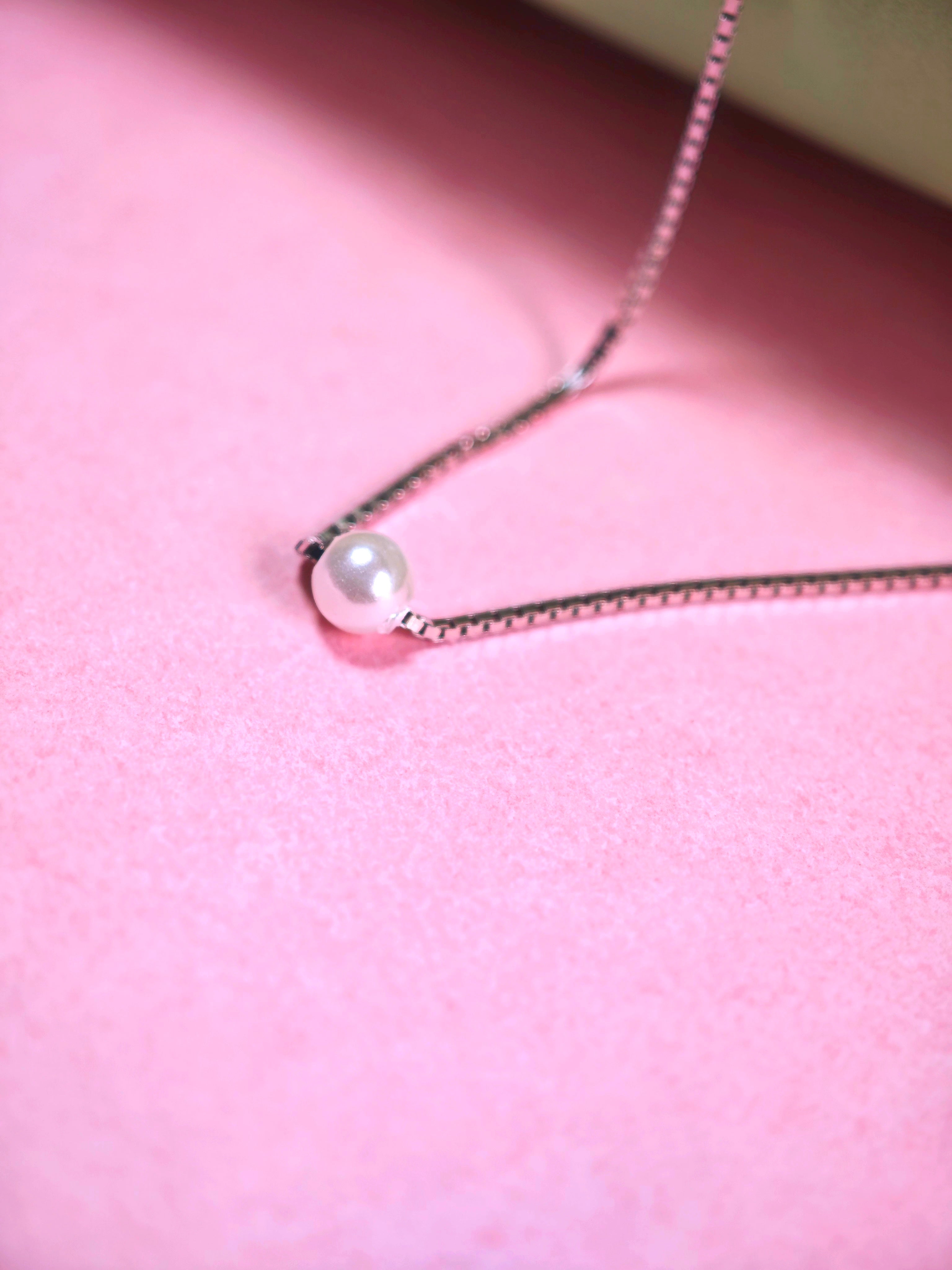 Pearl chain pendant