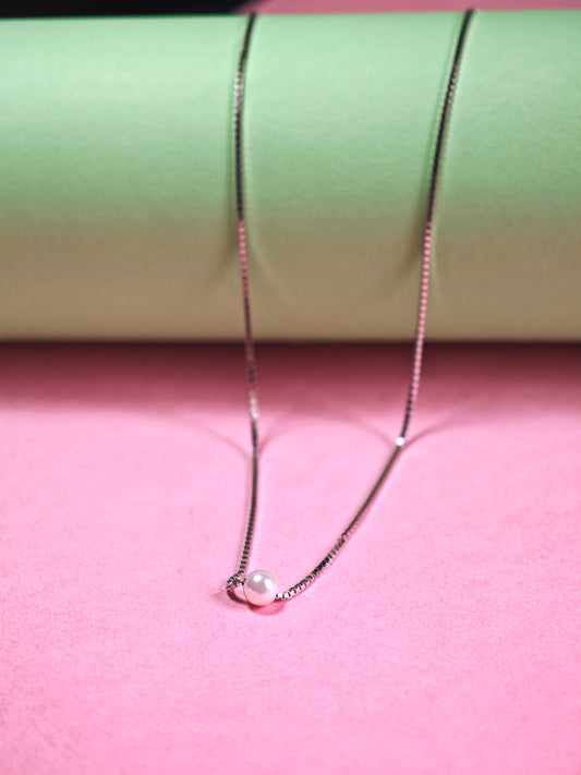 Pearl chain pendant