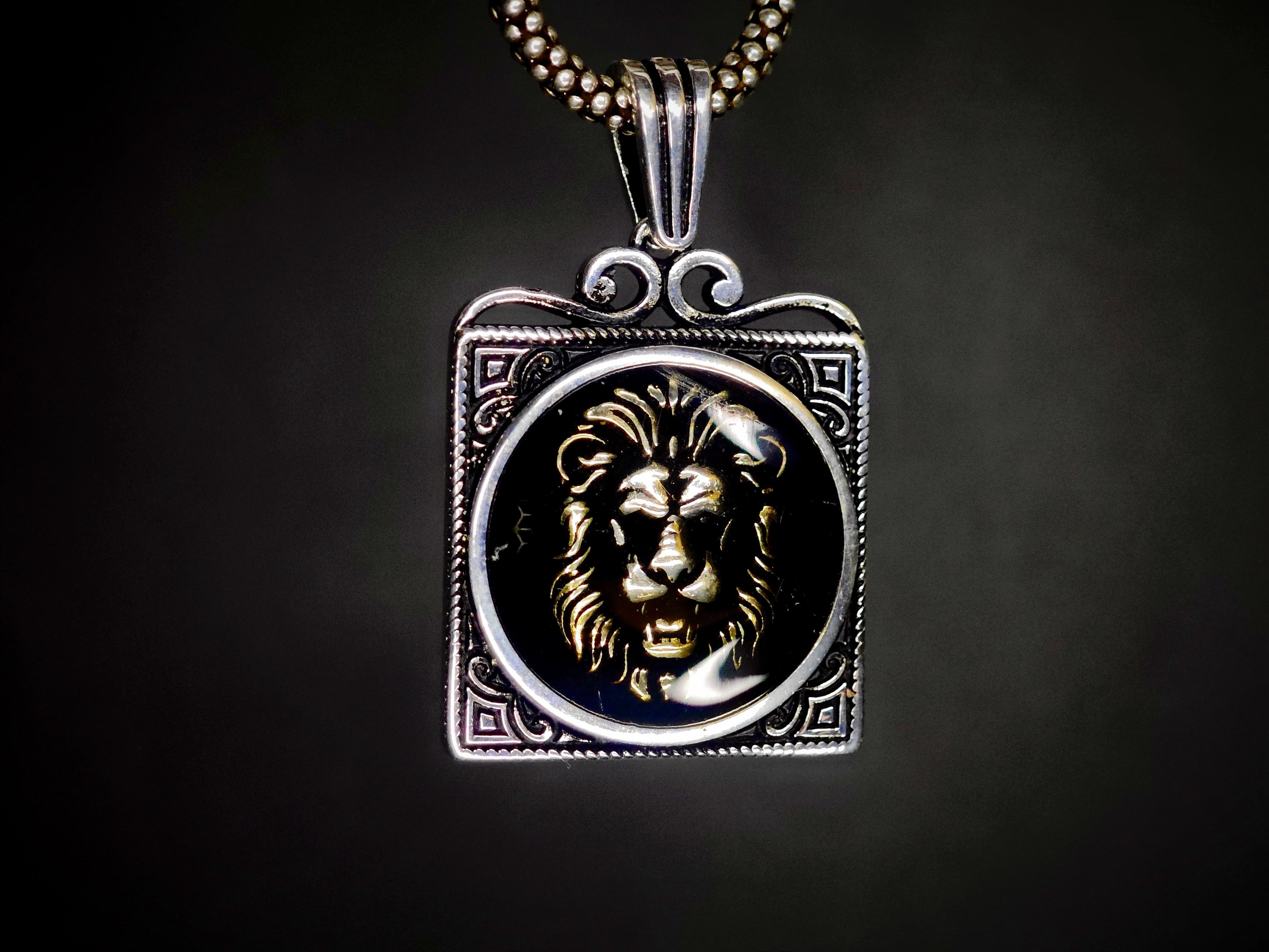 Lion Pendant(square edition with golden touch)