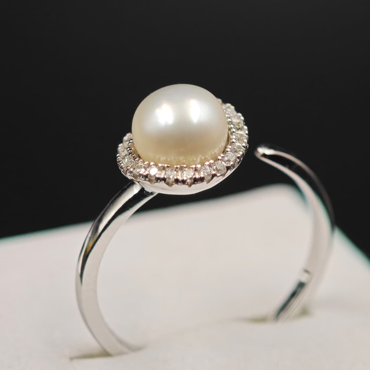 925 Sterling Silver Dome Pearl Ring with Diamond Border