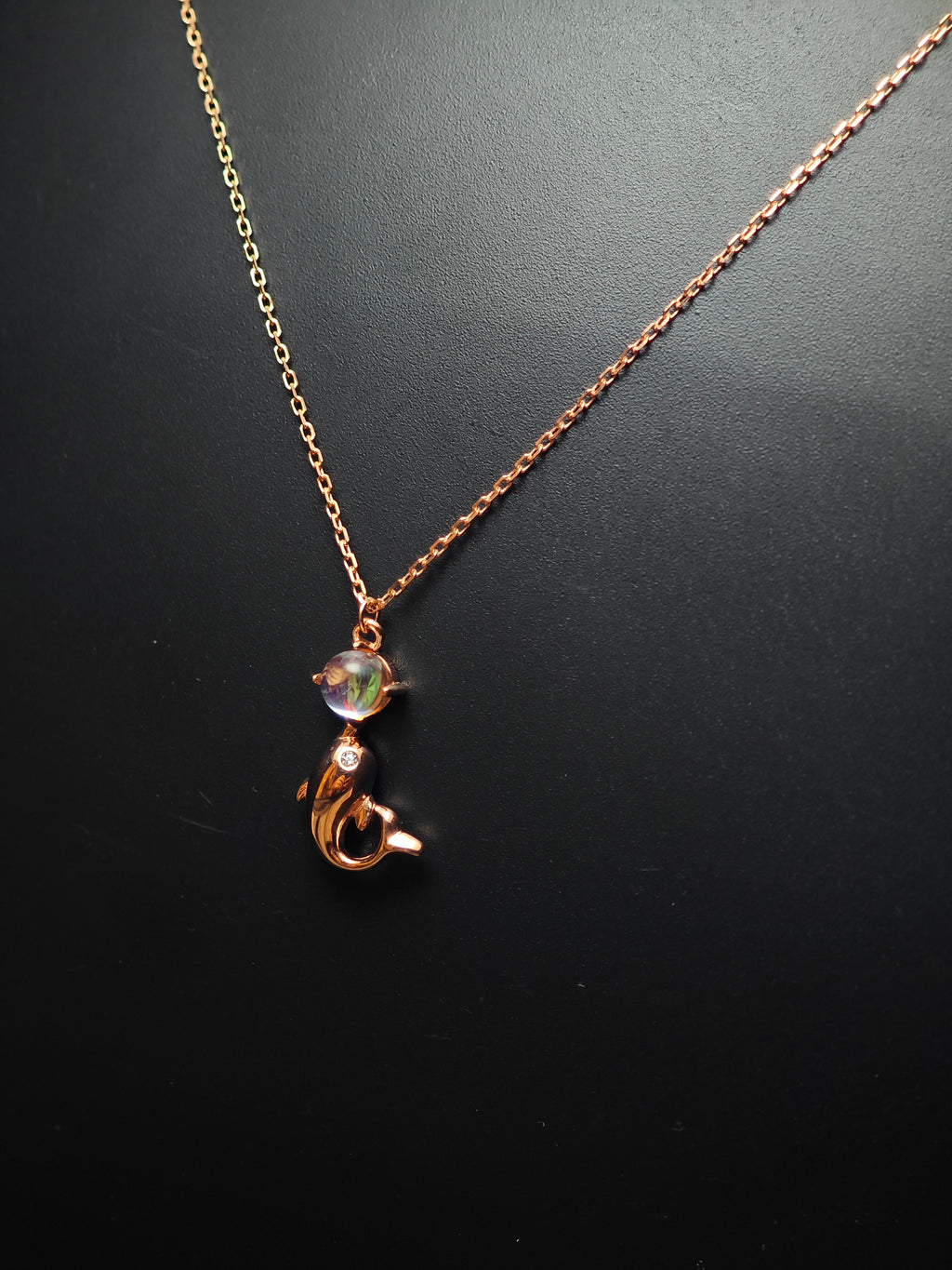 Necklace pendant dolphin rose gold