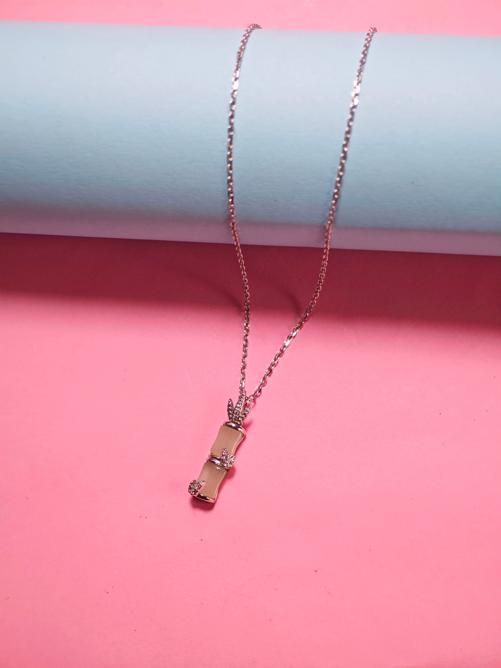 Necklace pendant sleek