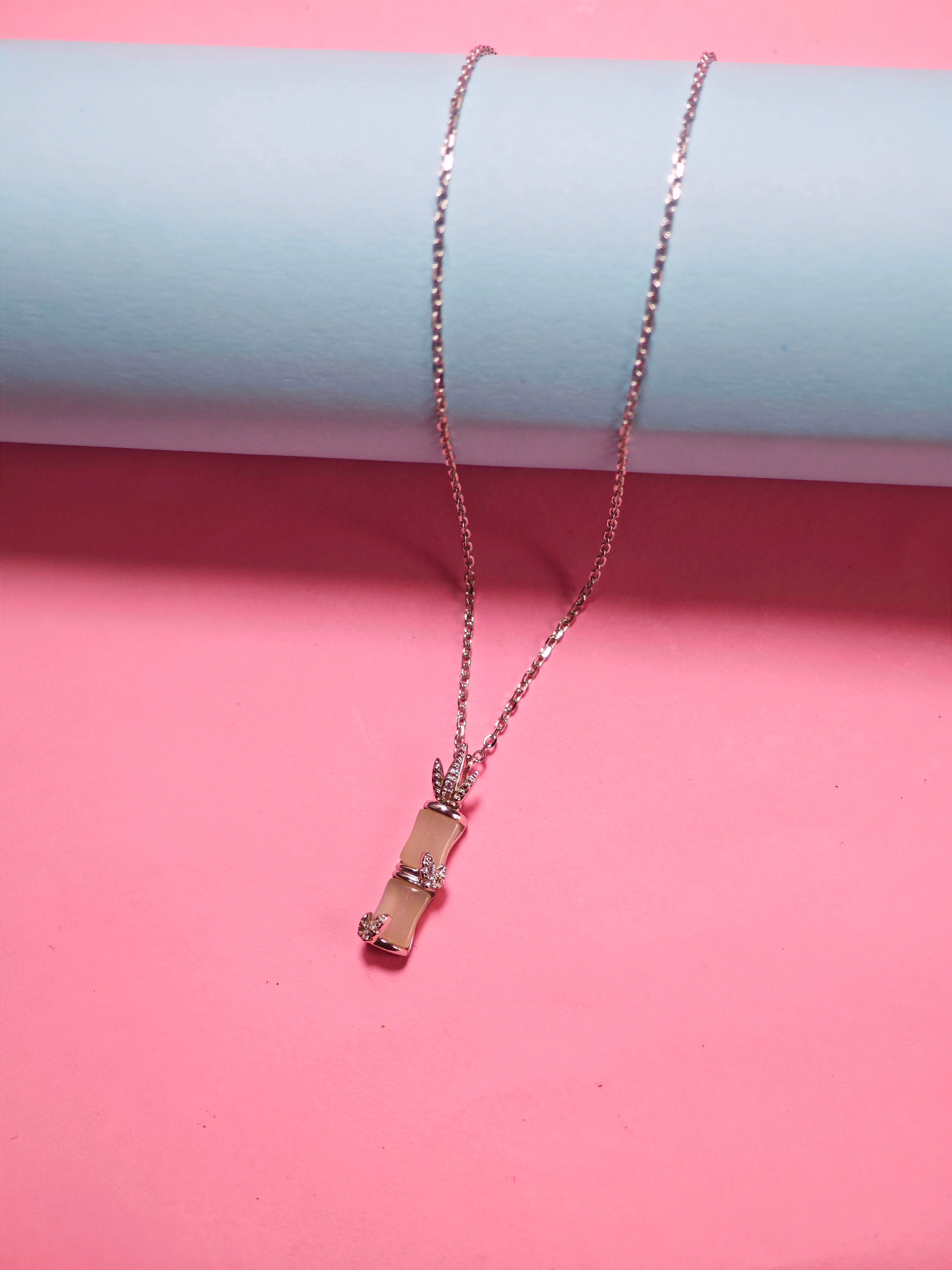 Necklace pendant sleek