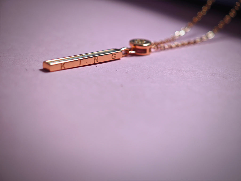 Necklace pendant rose gold king
