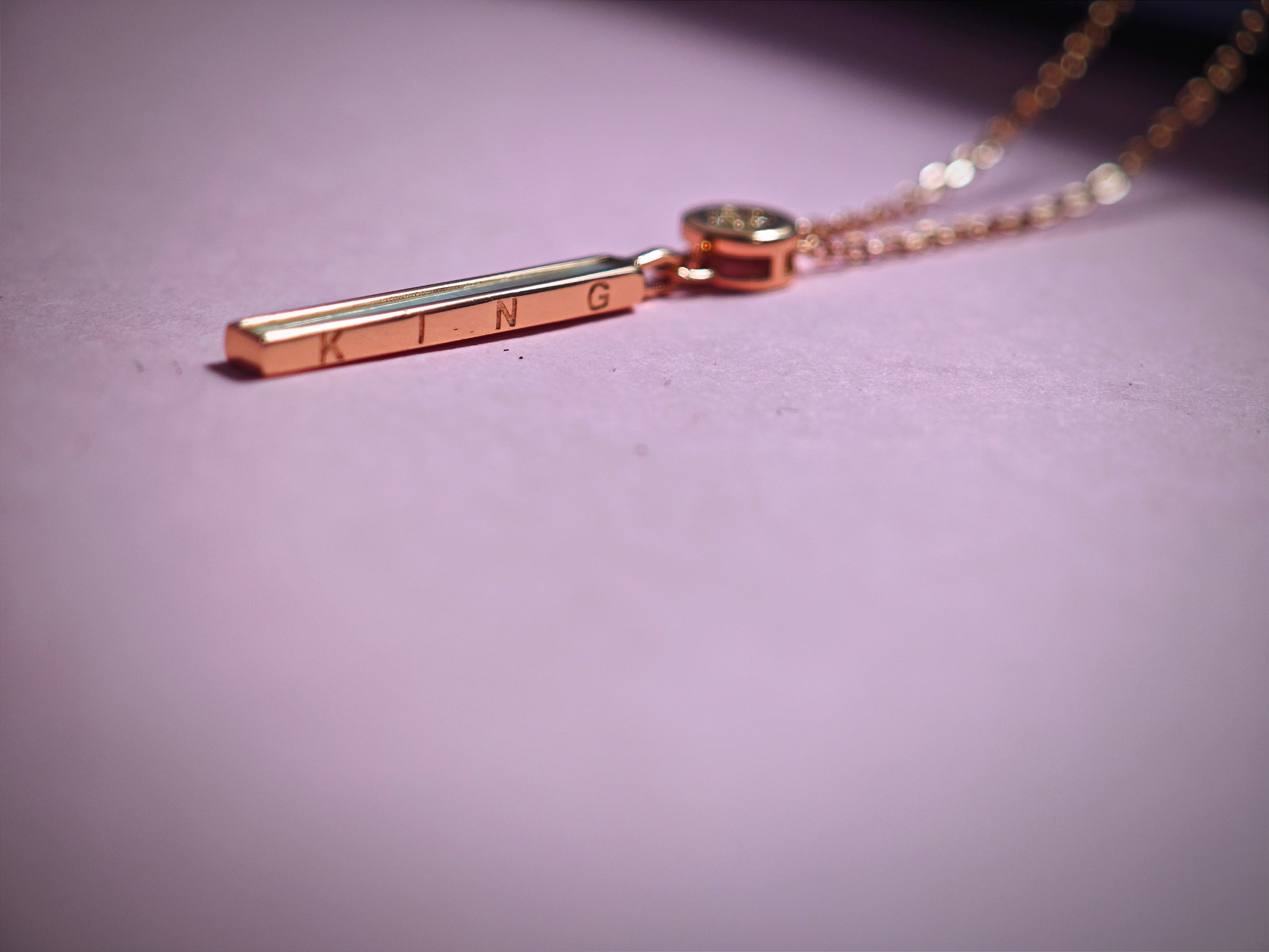 Necklace pendant rose gold king