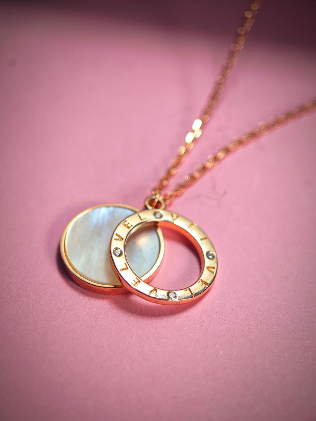 Necklace pendant pearl love