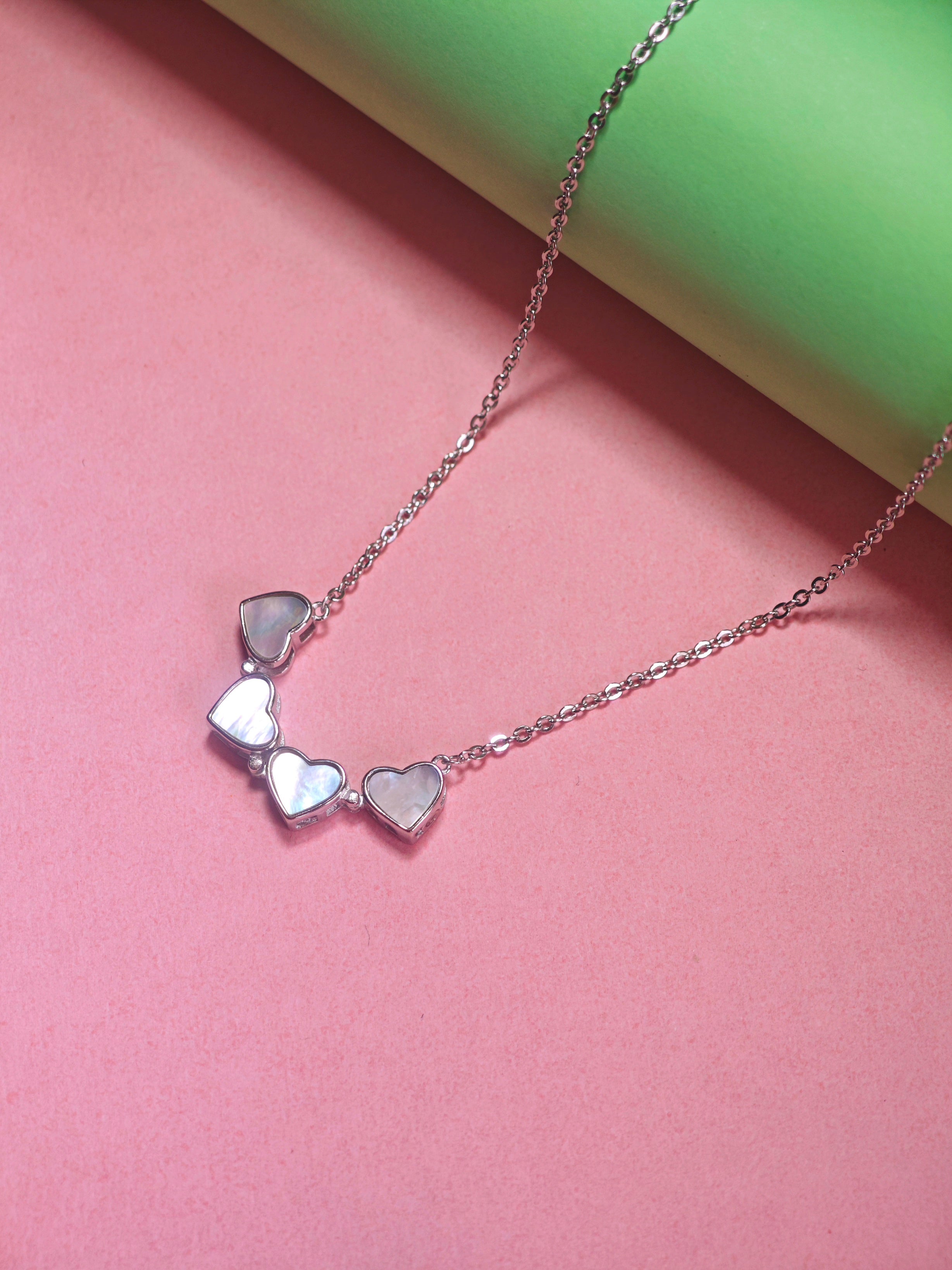 Magnetic chain pendant