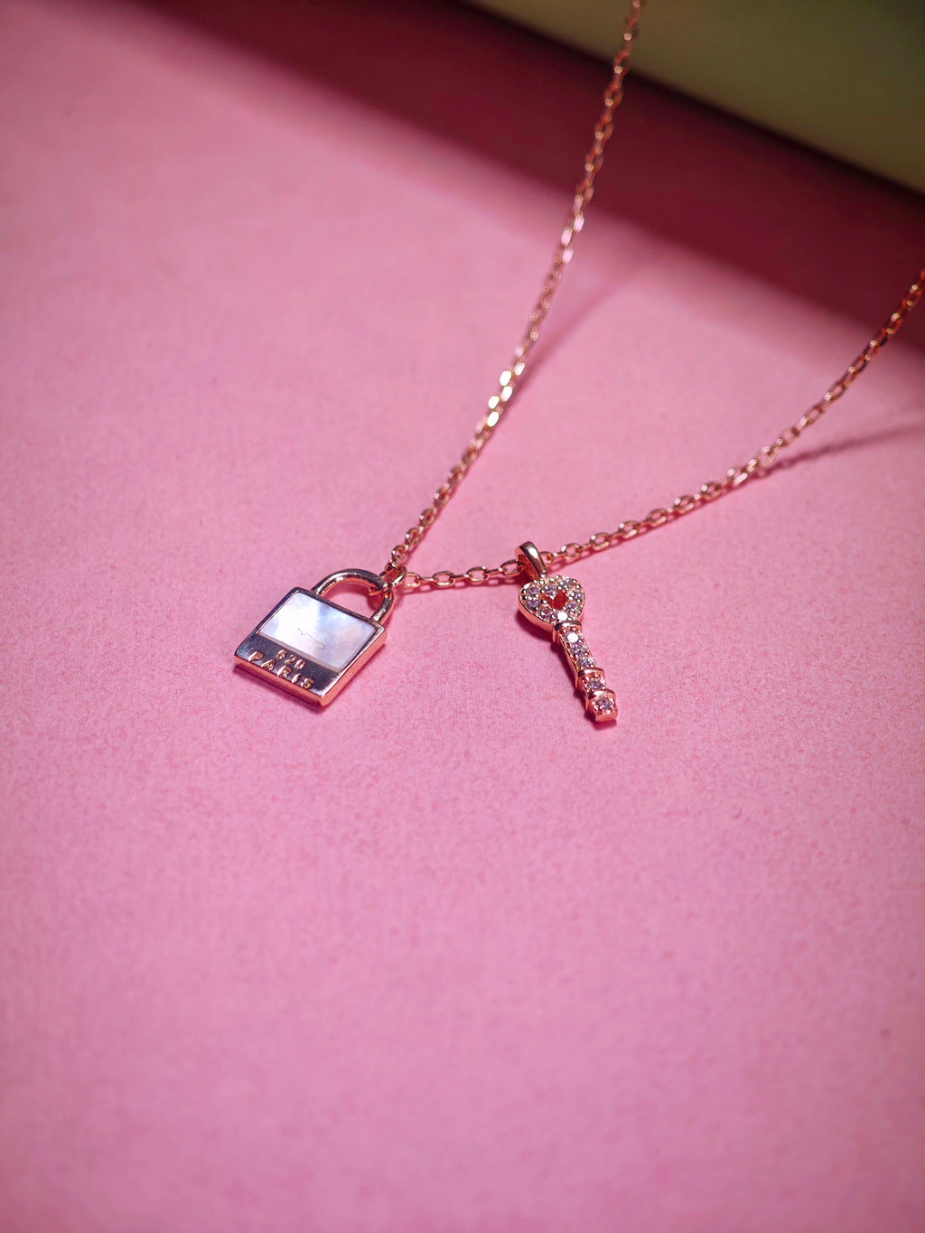 Necklace pendant rose gold