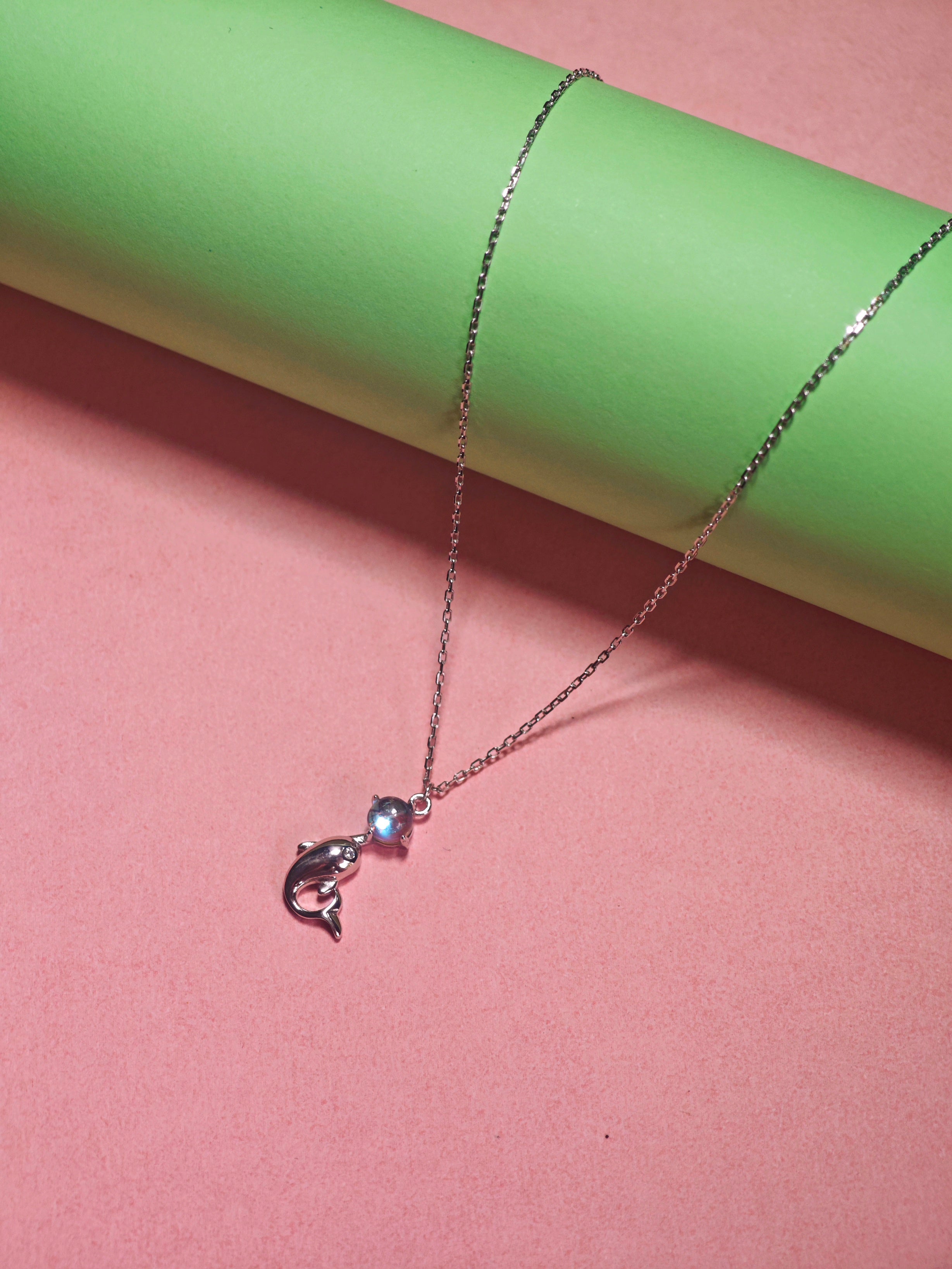 Necklace pendant dolphin