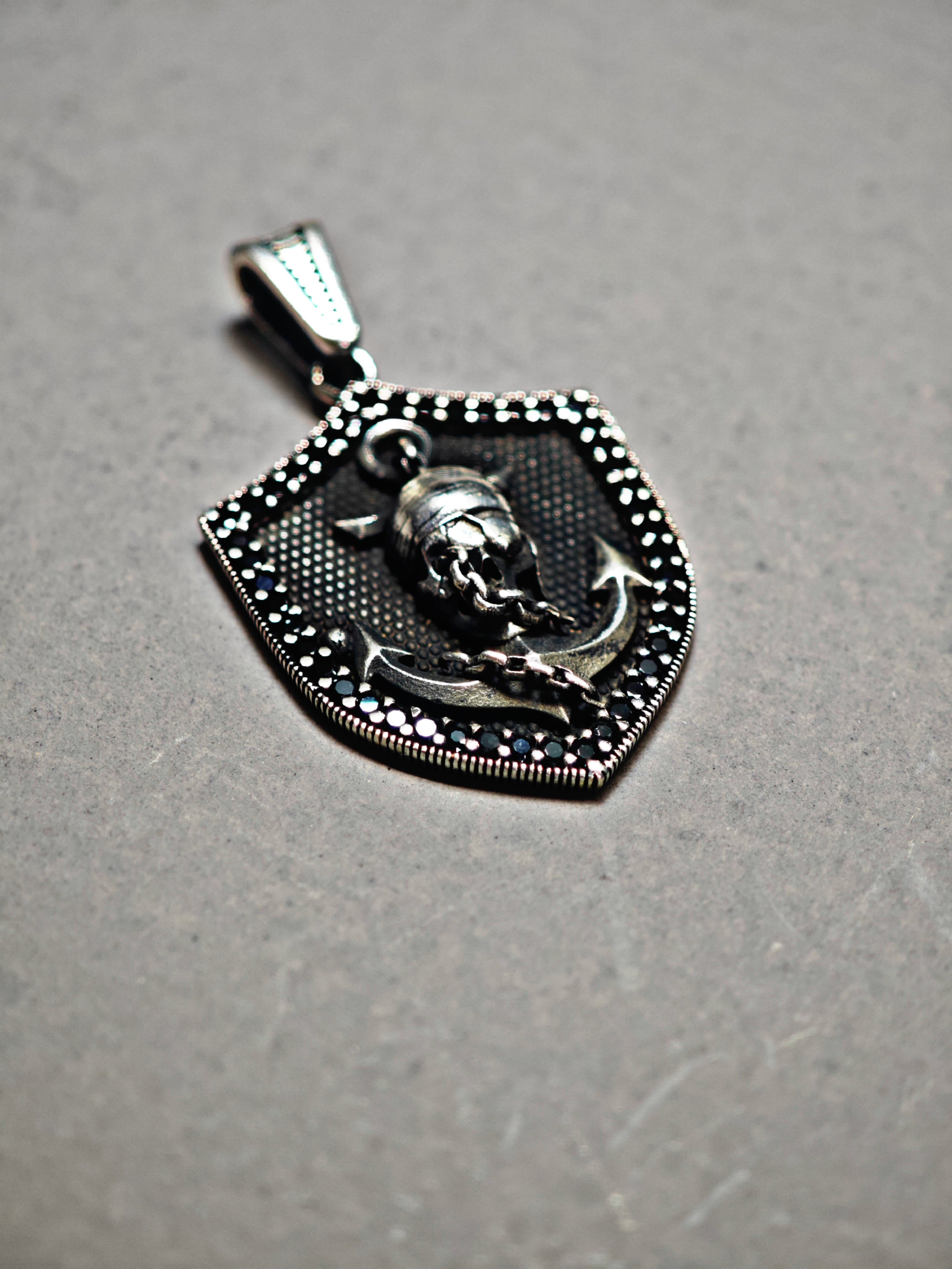 Anchor skull pendant