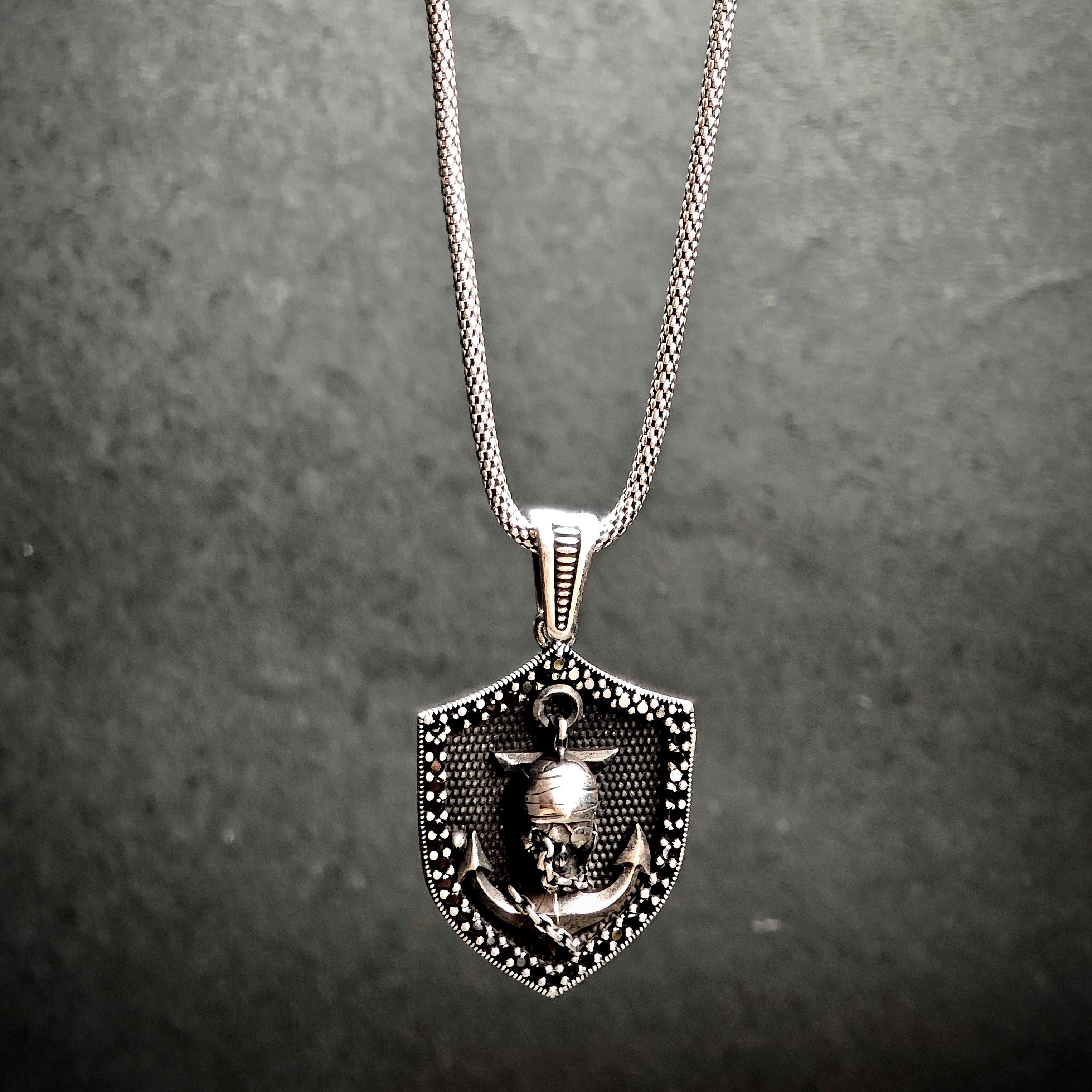 Anchor skull pendant
