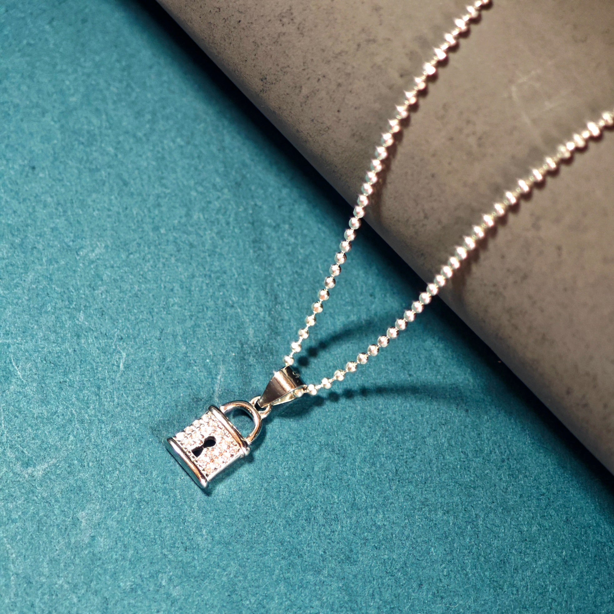 Necklace pendant lock