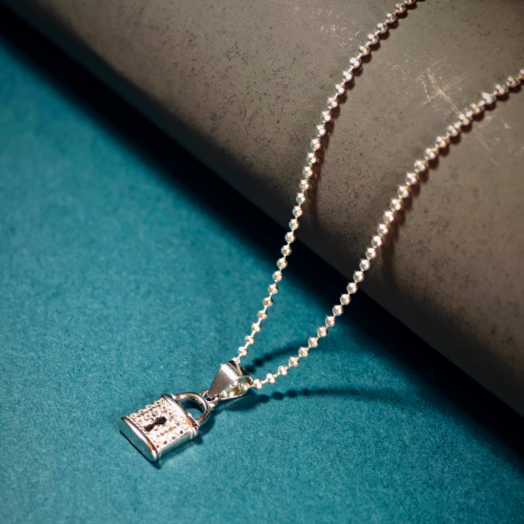 Necklace pendant lock