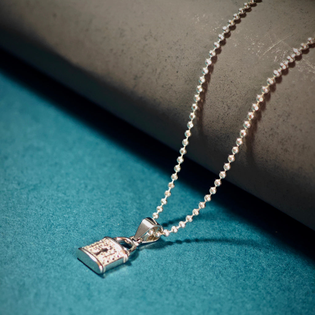 Necklace pendant lock