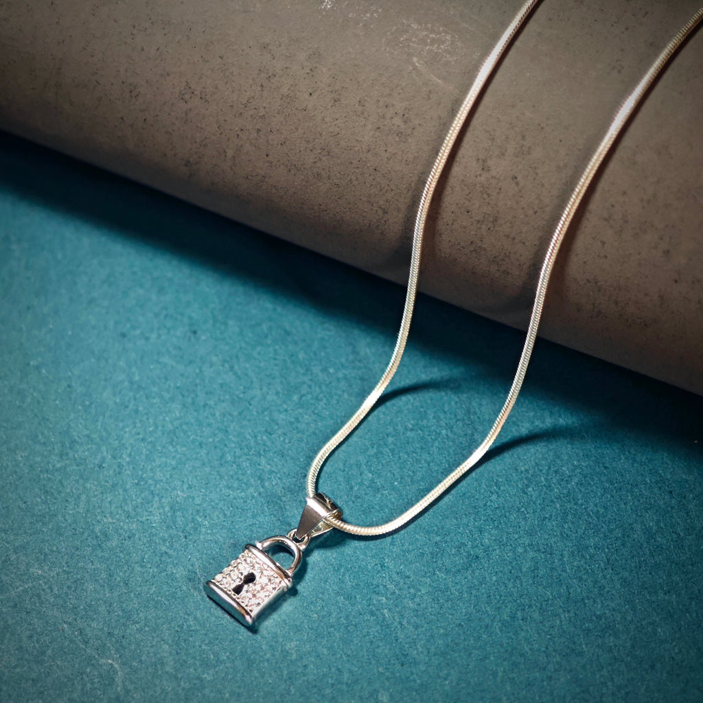 Necklace pendant lock2