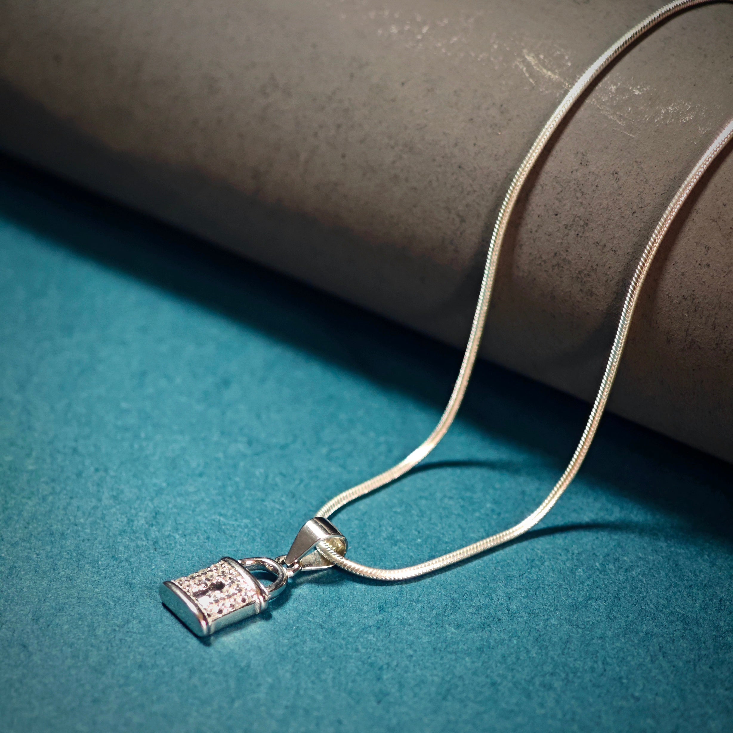 Necklace pendant lock2