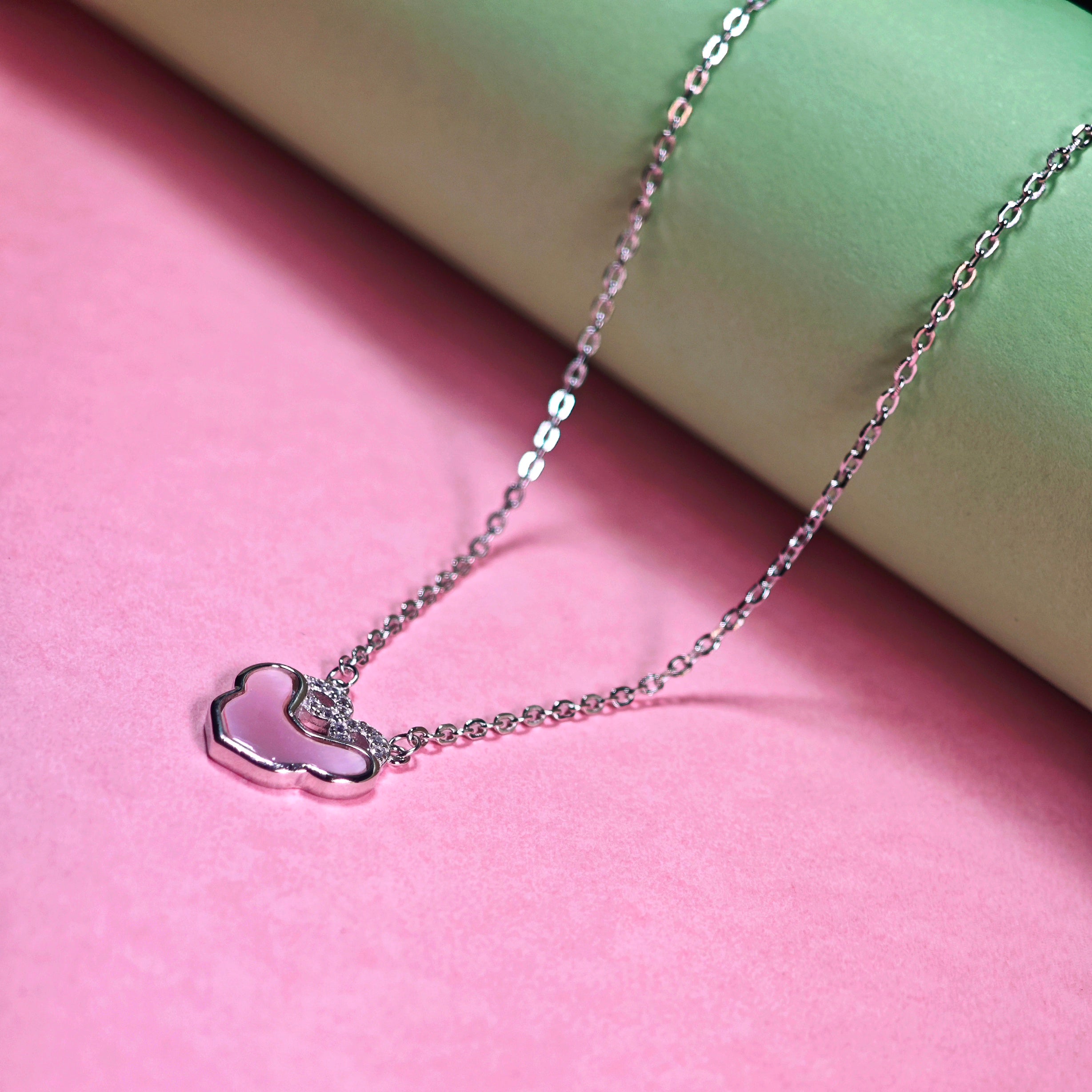 Necklace pendant pink pearl