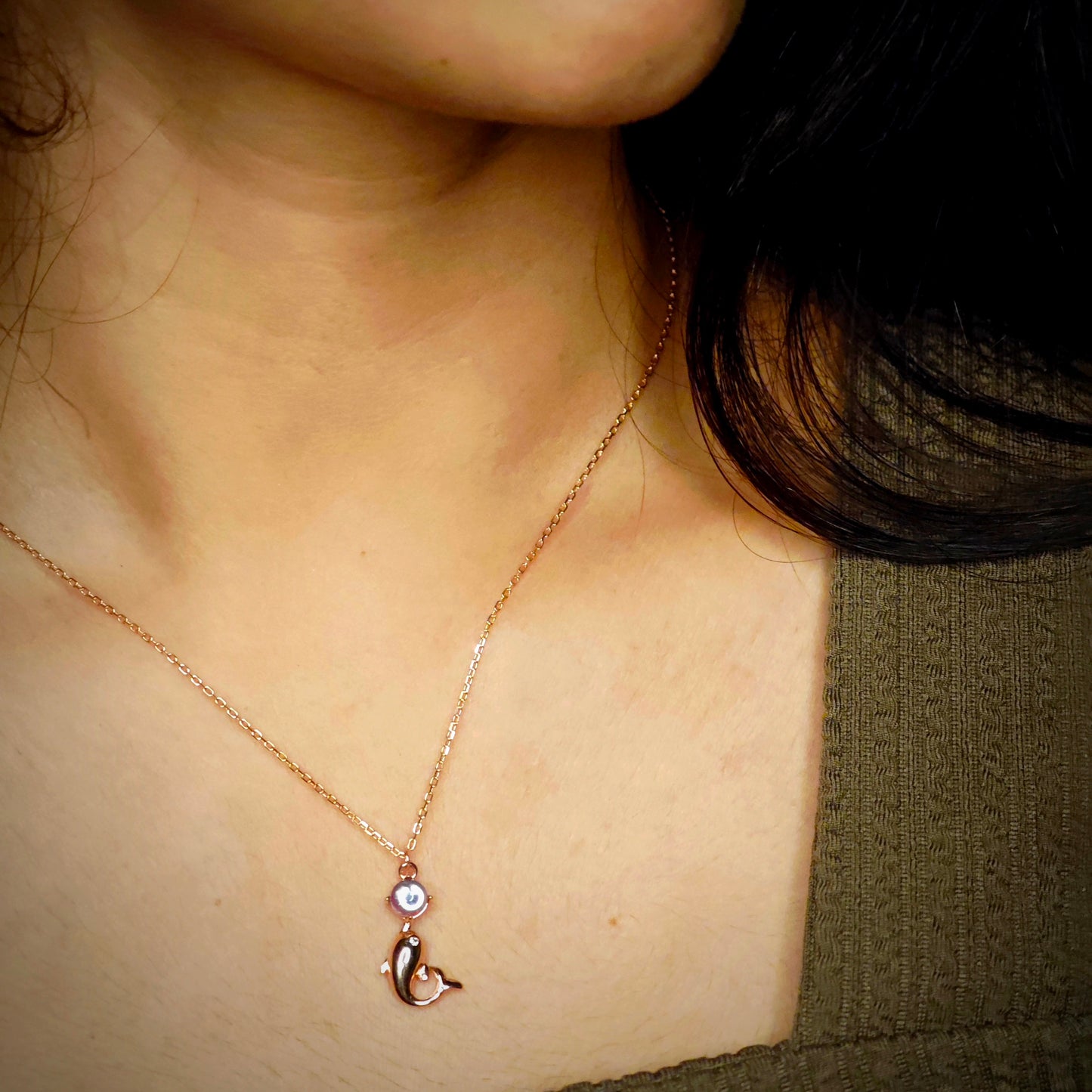 Necklace pendant dolphin rose gold