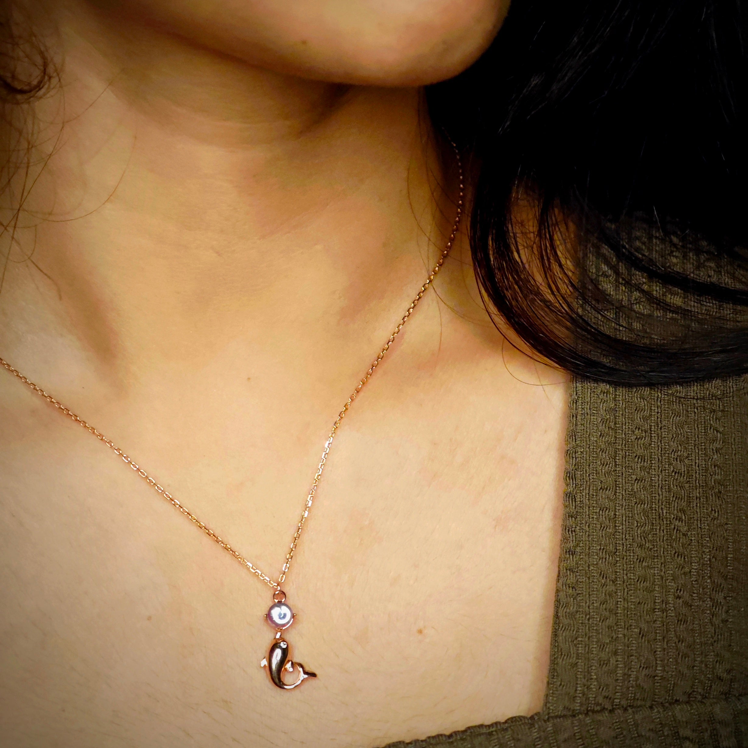 Necklace pendant dolphin rose gold