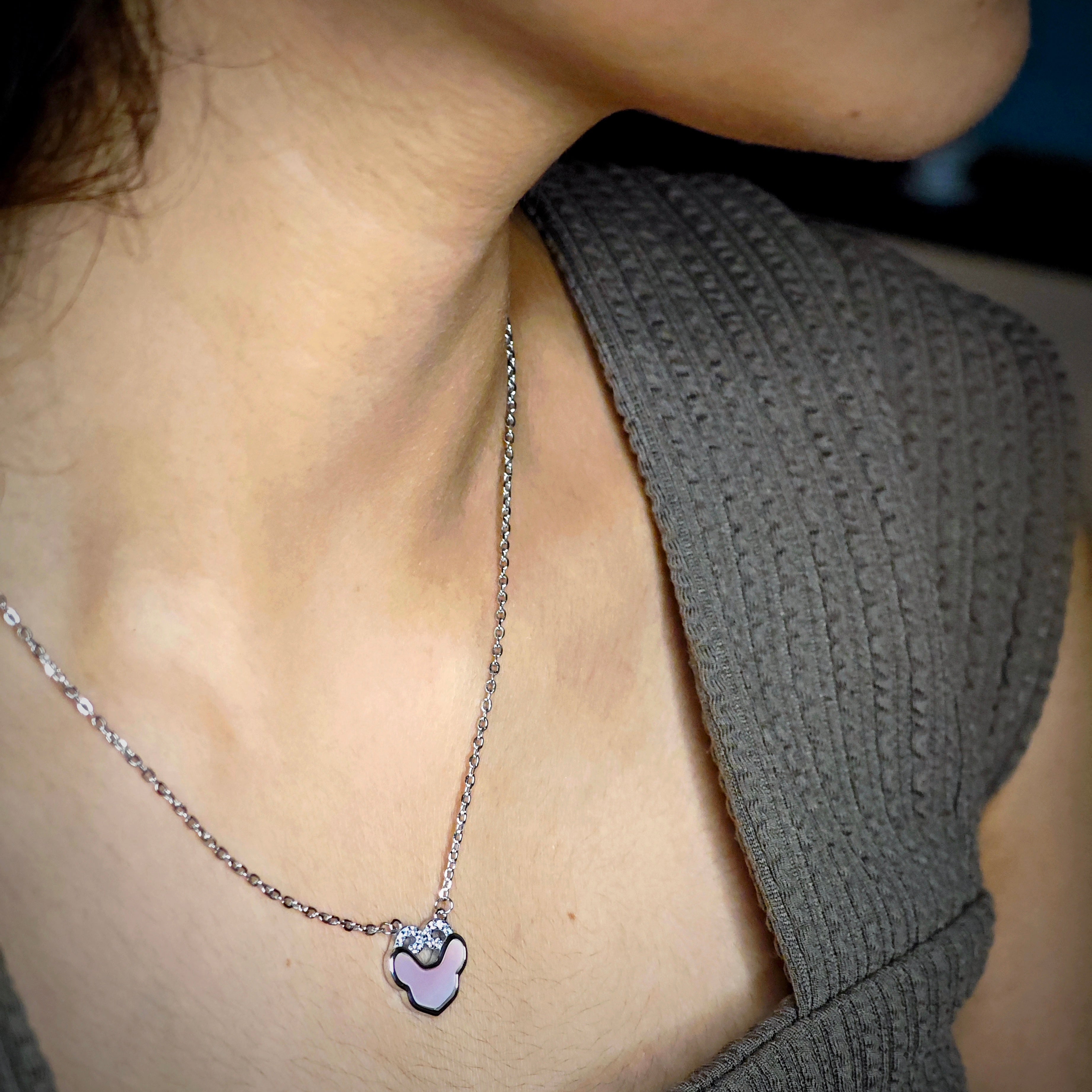 Necklace pendant pink pearl