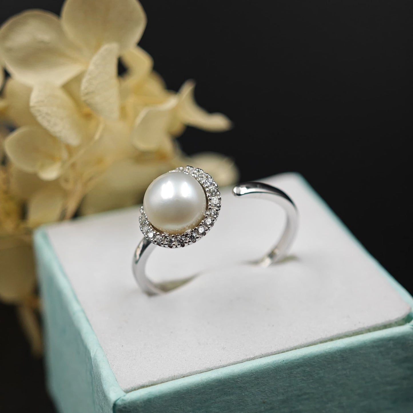 925 Sterling Silver Dome Pearl Ring with Diamond Border
