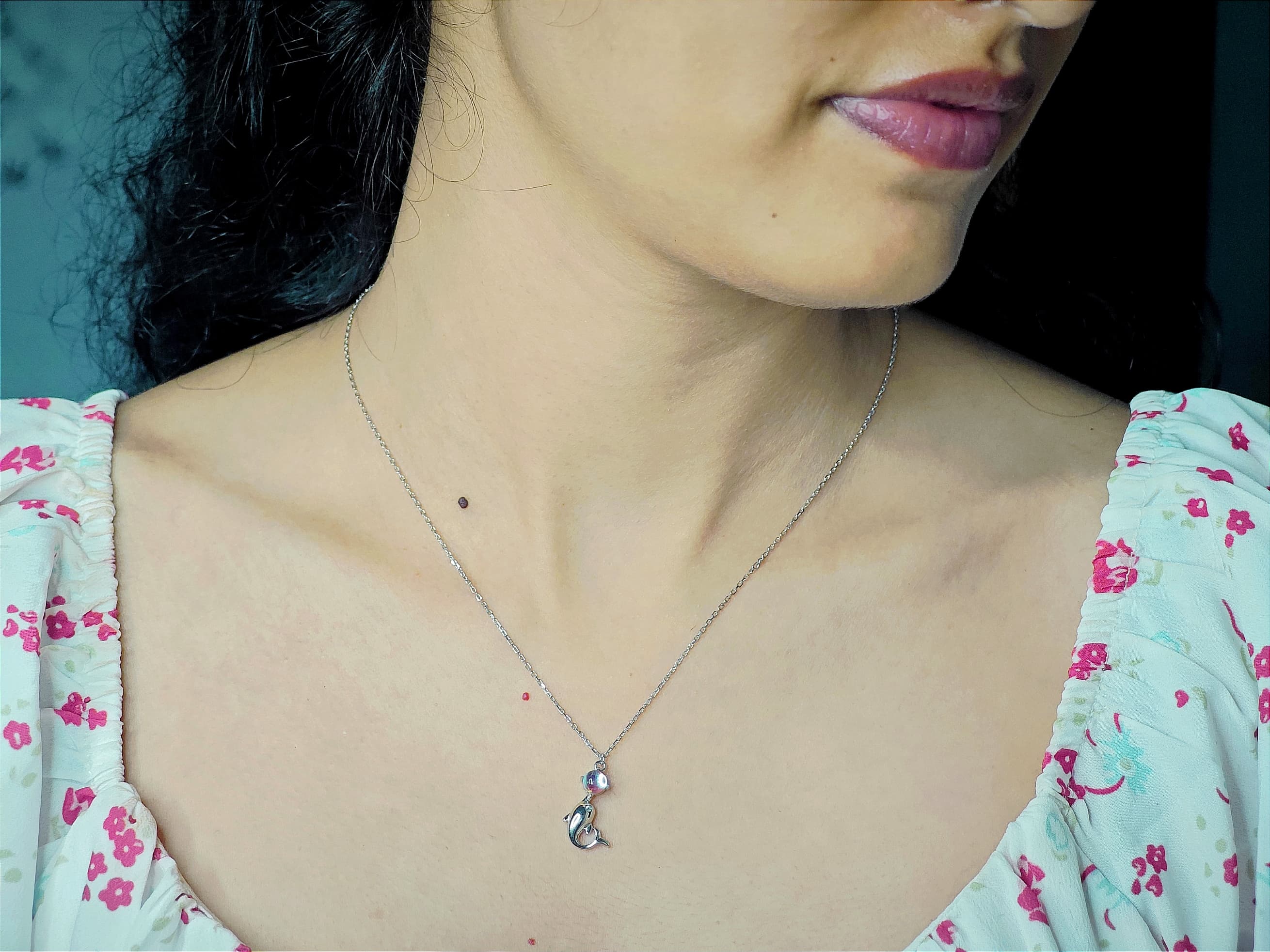 Necklace pendant dolphin